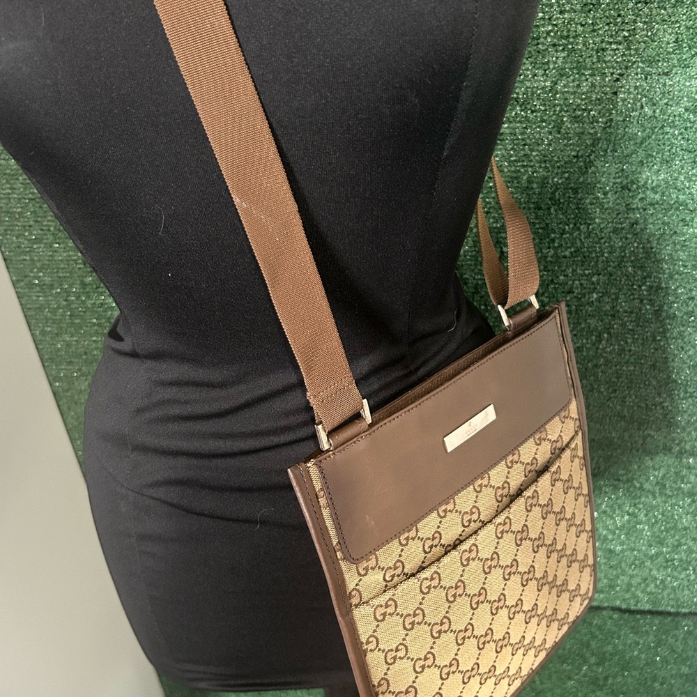Gucci GG Canvas Messenger Bag - Picture 11 of 15